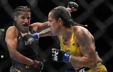 Em Luta Pica Amanda Nunes Bate Julianna Pe A Atua O Convincente