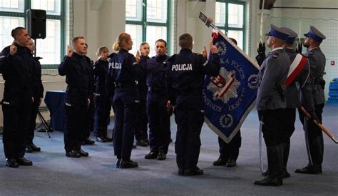 Nowi Funkcjonariusze Zasil Szeregi Warmi Sko Mazurskiej Policji