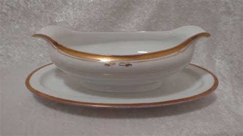 Hutschenreuther Selb Bavaria Gold Trim China Gravy Boat Labeled