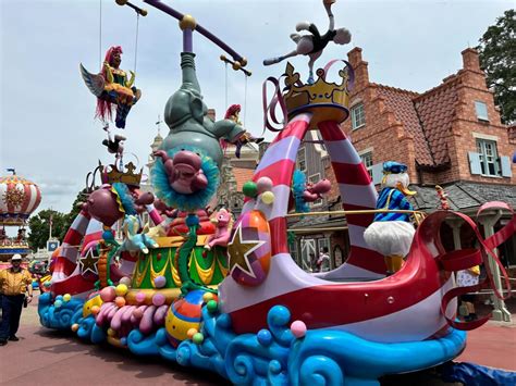 Fantasia And Pinocchio Floats Return To Festival Of Fantasy Parade At