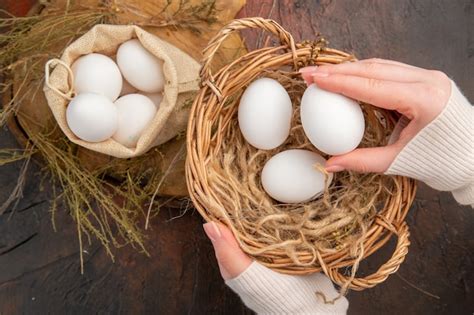 Huevos De Gallina De Vista Superior Dentro De Una Peque A Bolsa Y