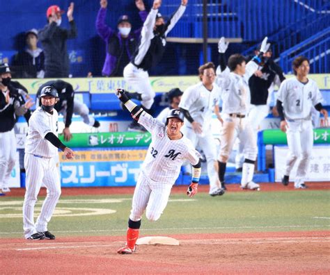 ロッテ サヨナラ劇勝で突破王手！代打・佐藤都が一閃 継投失敗はね返した― スポニチ Sponichi Annex 野球