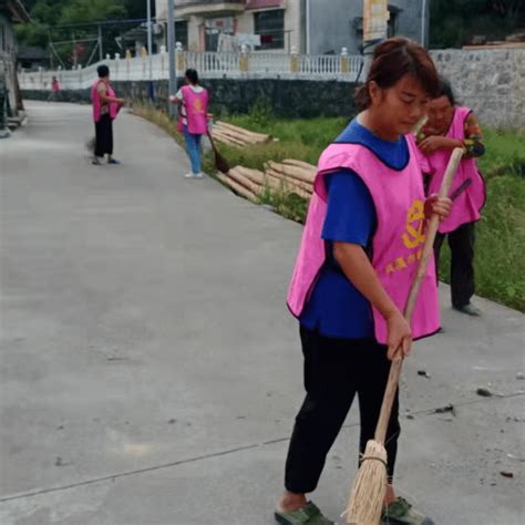 田湾镇：共建美丽乡村 巾帼在行动活动环境妇女