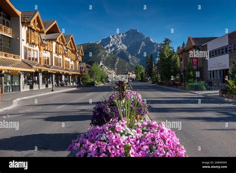 Banff Avenue Banff Town Centre Hi Res Stock Photography And Images Alamy