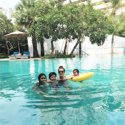 Foto Olla Ramlan Paling Seksi Hot Sopan Menawan Bikin Heboh