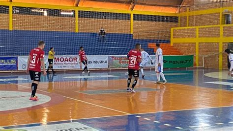 CM Futsal vence Ampére e sobe três posições na tabela do Paranaense