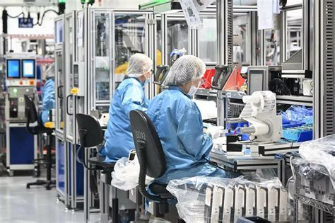 Singapore S Manufacturing Output A 12 1 Decline In August BusinessToday