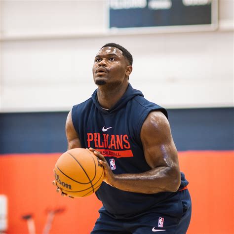 Zion Williamson Shows Off Amazing Body Transformation As NBA Star Bulks