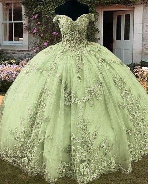 Pin By Isabel Draiman On Xv Verde Ball Gowns Pretty Quinceanera Dresses Quince Dresses