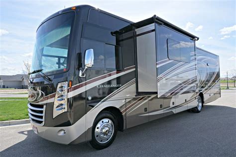 38-Thor-Challenger-Luxury-RV-Rental-Ext-02