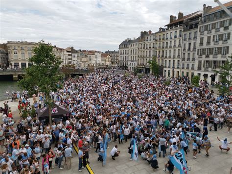 Villedebayonne On Twitter La Place De La Libert Se Remplit De Ciel