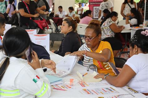 Peticiones de asilo en México caen casi a la mitad