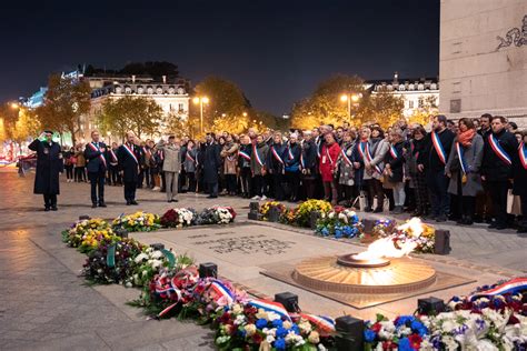 Ravivage De La Flamme Sous Larc De Triomphe Site Officiel De La