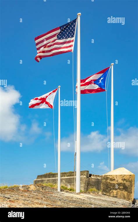 Todas las banderas del mundo en espanol fotografías e imágenes de alta