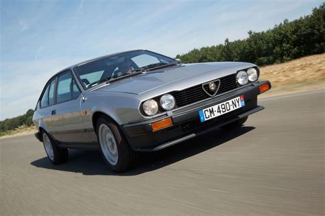 Photo ALFA ROMEO ALFETTA GTV 2 5 V6 Berline 1980 Motorlegend