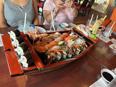 REVIEW We Try The 300 Giant Boat Of Sushi Over 25 Items At NEW