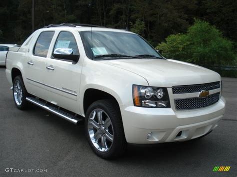 White Diamond Tricoat 2013 Chevrolet Avalanche Ltz 4x4 Exterior Photo