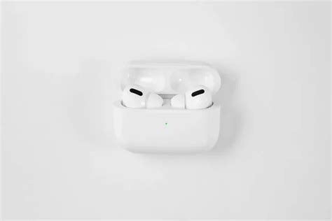 Airpods Pro Fotos De Stock Imágenes De Airpods Pro Sin Royalties Depositphotos