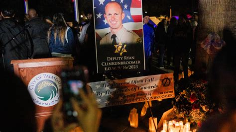 Los Angeles County Sheriffs Deputy Fatally Shot On The Job The New