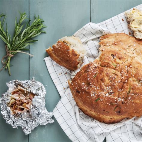 Rosemary And Roasted Garlic Bread Easyfood