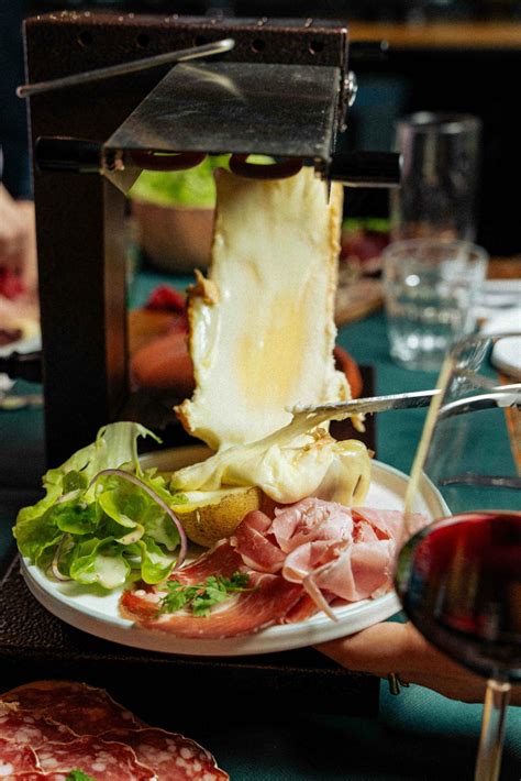 Un chalet de montagne en plein cœur de Toulouse Le Raclette Club est