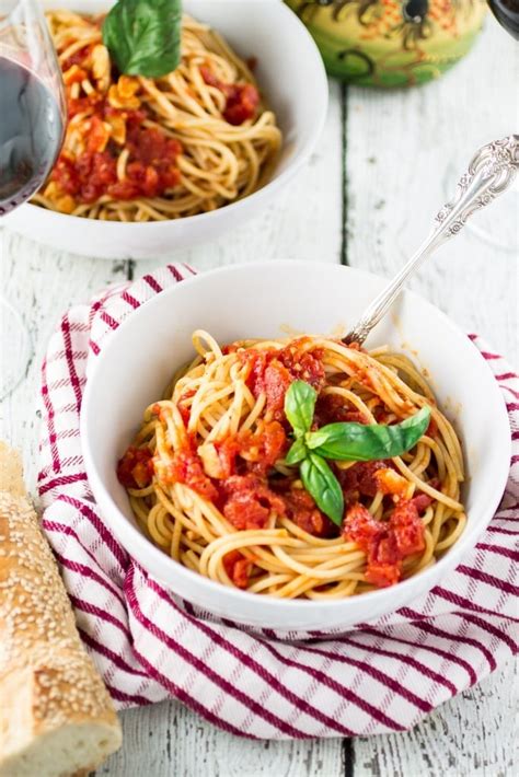 Spaghetti With Simple Marinara Sauce Olivia S Cuisine