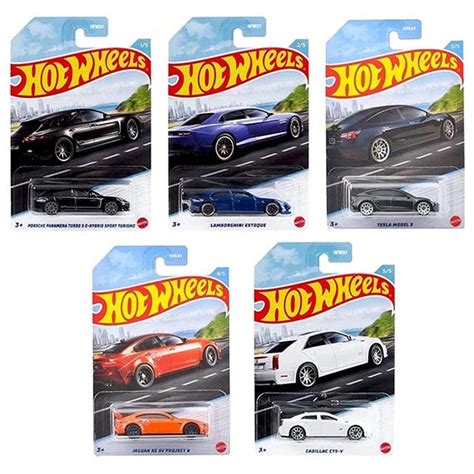 T Hunted A série Fast Sedans da Hot Wheels já chegou na loja Escala Miniaturas