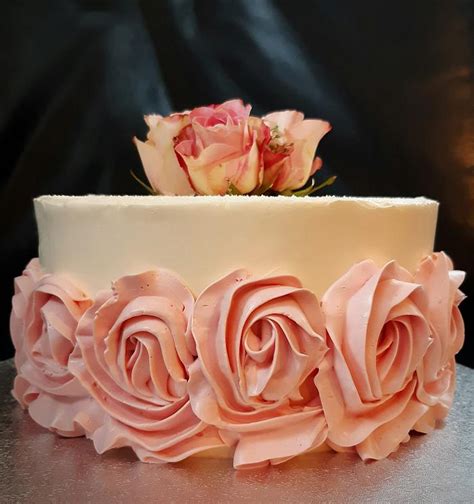 Rosette Cake Decorated Cake By Danijela Cakesdecor