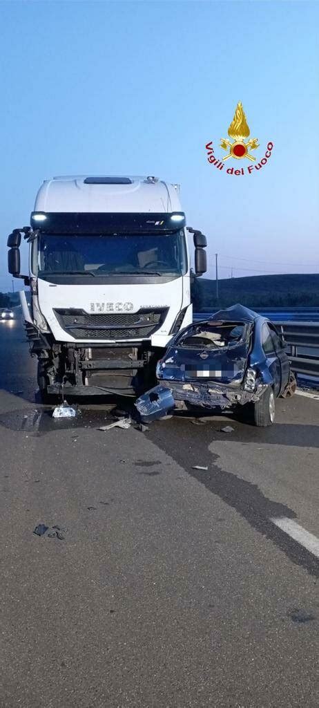 Incidente Sulla Statale Direzione Matera Due Feriti Grave Un