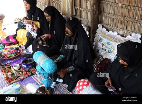 Dubai Women Traditional Clothes Stock Photo Alamy