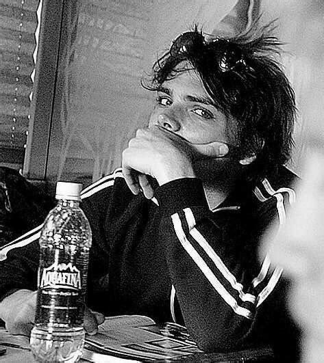 Pin By Lady Jay On Mcr Gerard Way My Chemical Romance Gerard And Frank