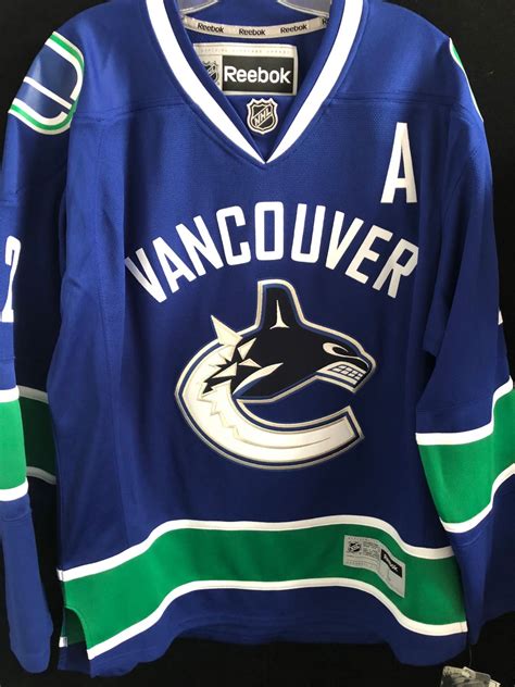 DANIEL SEDIN SIGNED CANUCKS HOCKEY JERSEY