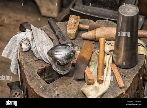 Colonial Williamsburg James Geddy Silversmith Shop Displays Colonial