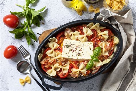 Recette De P Tes Feta Tomates Cerises Au Four Marie Claire