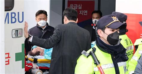 South Korean Opposition Leader Lee Jae Myung Stabbed In The Neck During