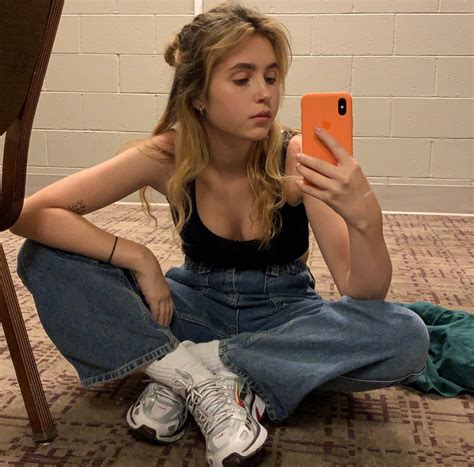 Clairo Clairo Fashion Inspo Outfits Fashion Pretty People