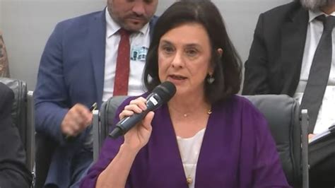 VÍDEO Ministra da Saúde humilha bolsonaristas durante audiência