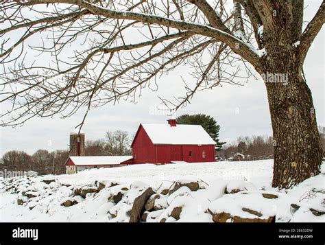 Red Barn New England High Resolution Stock Photography And Images Alamy