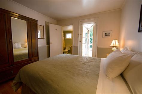 Heriot Bay Inn - Quadra Island: Prices, Photos, and Reviews