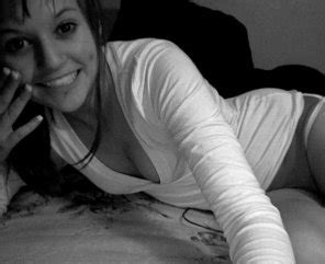 Amateur Babe Posing Naked With Machine Gun Photo HD Porn Tube