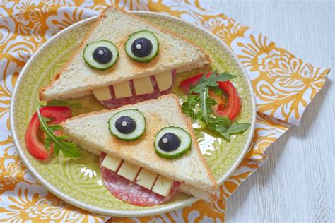 Sandwich Drôle Pour Le Déjeuner Denfants Photo Stock Image 56615069