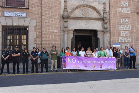 Minuto de silencio por las cinco mujeres asesinadas víctimas de