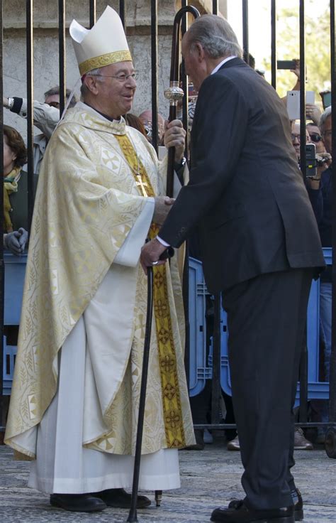 Photo Le roi Juan Carlos Ier à son arrivée à la messe Le roi Felipe