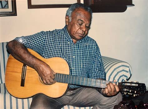 Ele quase foi médico e jogador de futebol Zé Tobias festeja 95 anos no