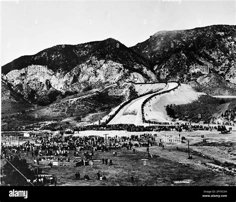 Los angeles aqueduct 1913 hi-res stock photography and images - Alamy