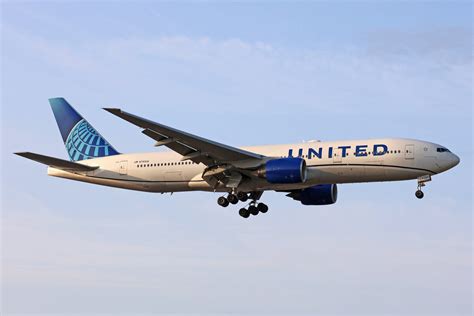 United Airlines N Ua Boeing B Er Msn Juli