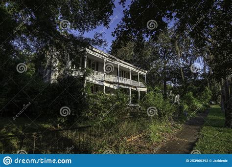 Casa Victoriana Abandonada En Fort Gaines Foto De Archivo Imagen De