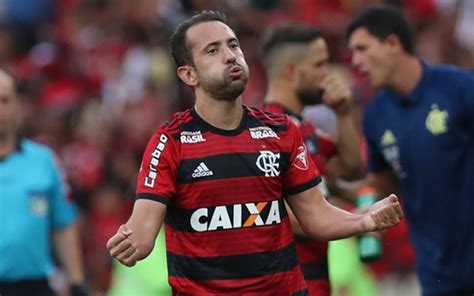 Everton Ribeiro era opção entre convocados de Tite garante jornalista