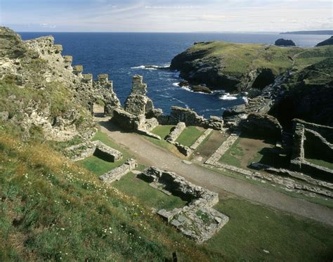 Map to Tintagel Castle, view a location map of Tintagel Castle in ...