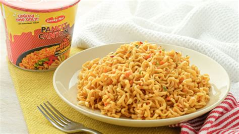 Lucky Me Pancit Canton A Pinoys Staple Food Over The Years